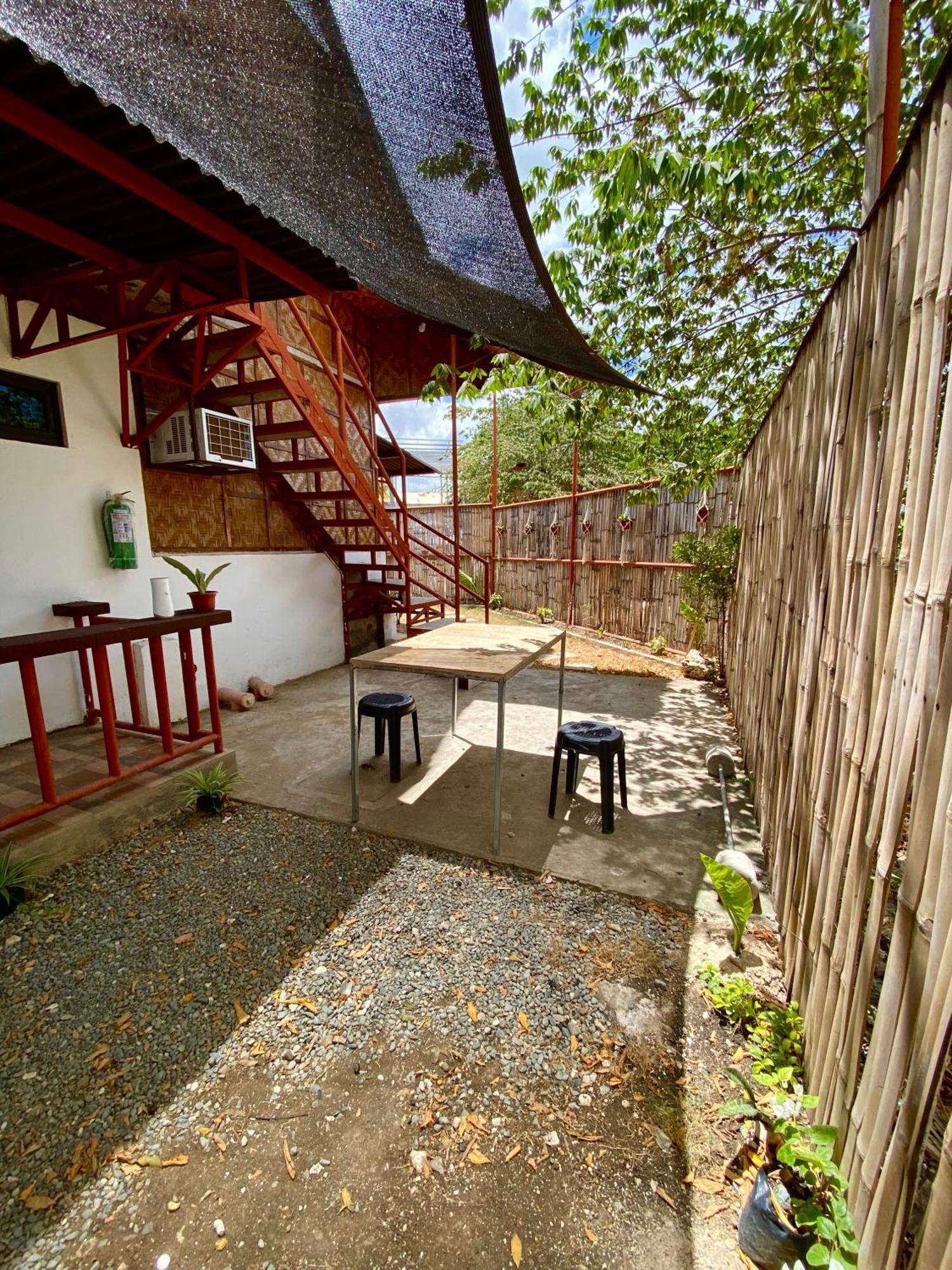 Moalboal Panagsama Beach Topbudz Hostel Esterno foto