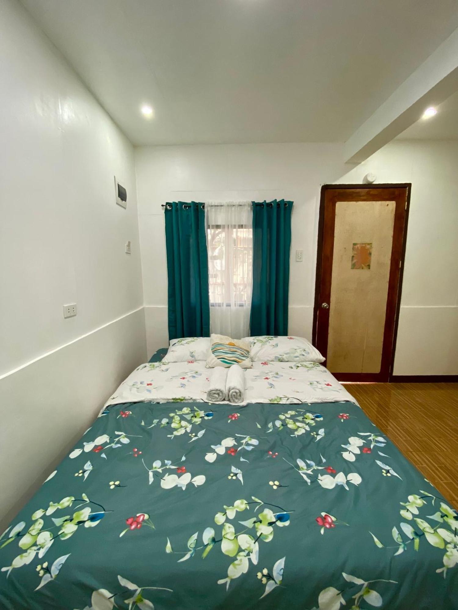Moalboal Panagsama Beach Topbudz Hostel Esterno foto