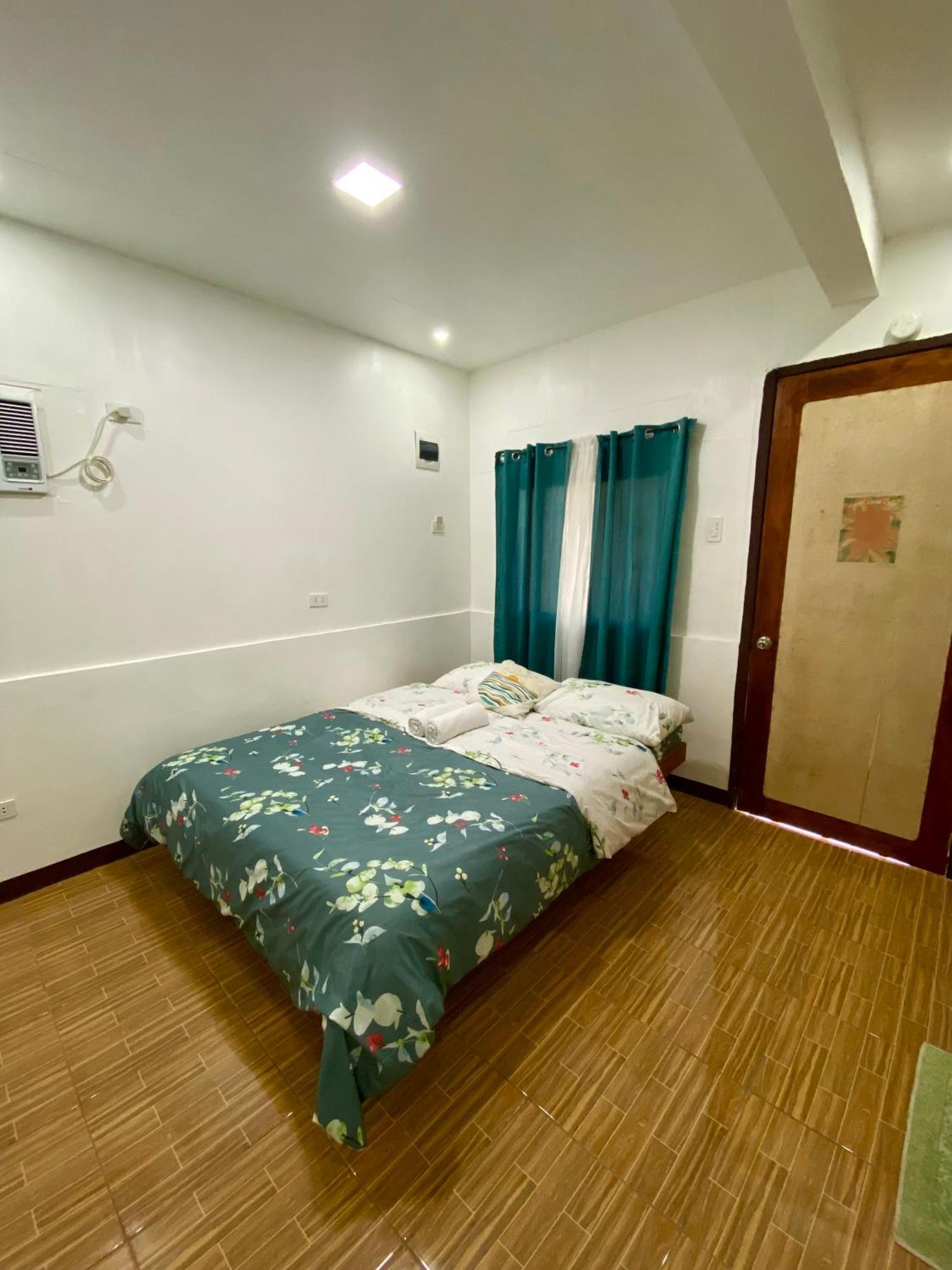 Moalboal Panagsama Beach Topbudz Hostel Esterno foto